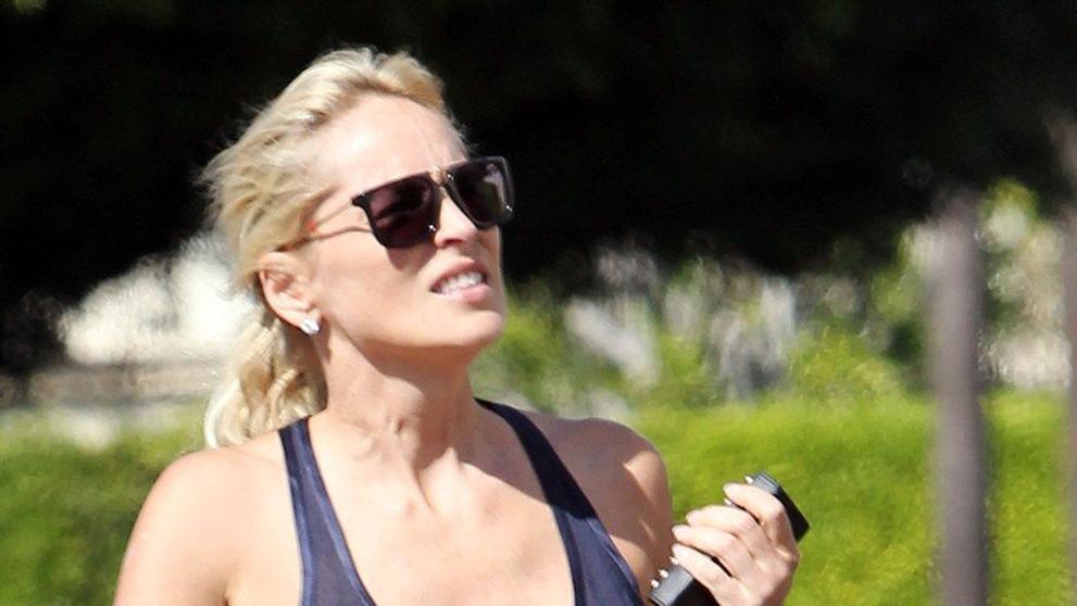 Mezinárodní den bez podprsenky! - Sharon Stone