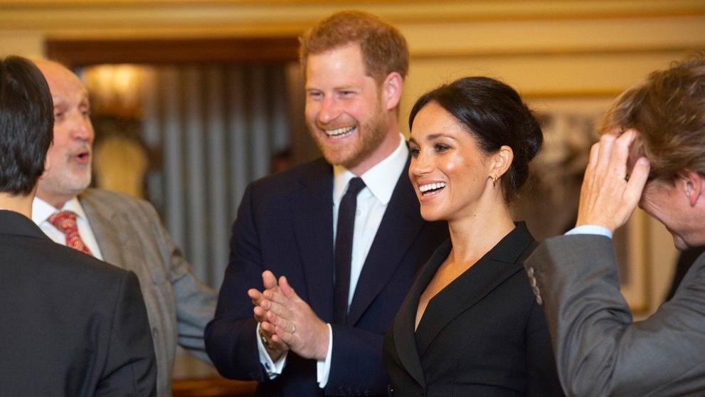 Meghan Markle si oblékla krátké šaty - 2