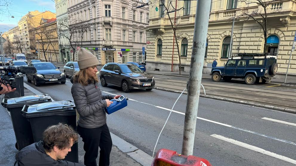 Experti z organizace Senzorvzduchu měřili kvalitu ovzduší v Praze