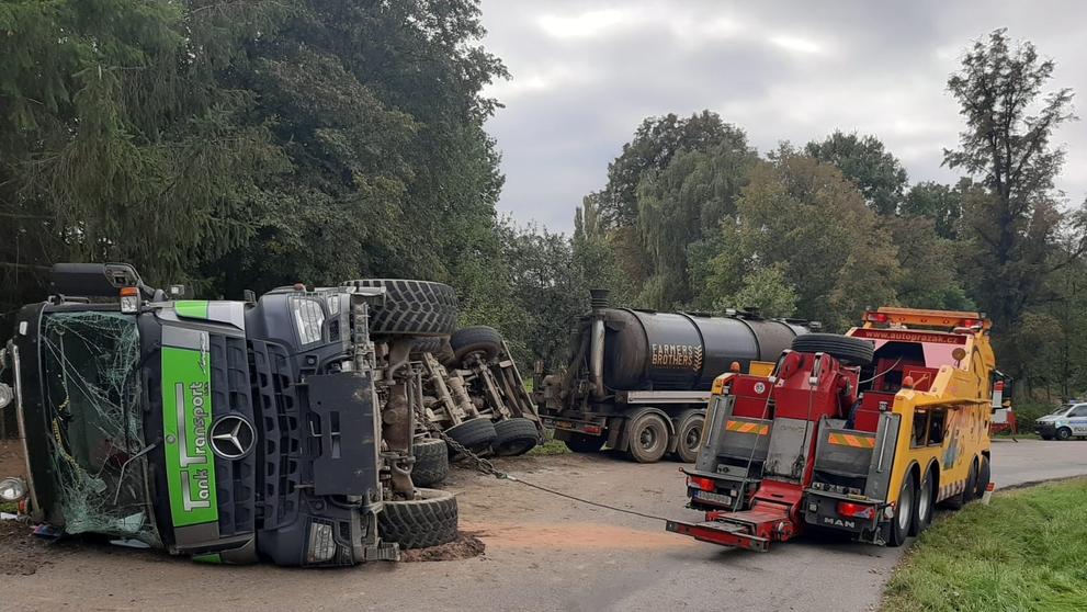 Nehoda fekálního vozu na Benešovsku - 2