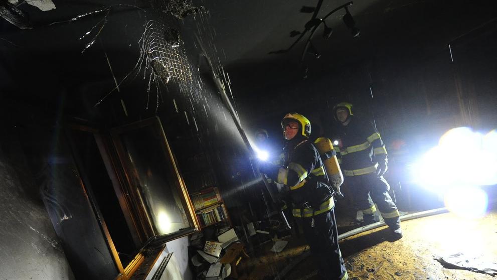 Při požáru rodinného domu v Komořanech uhořela kočka - 8