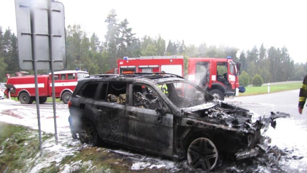 Mercedes - 10