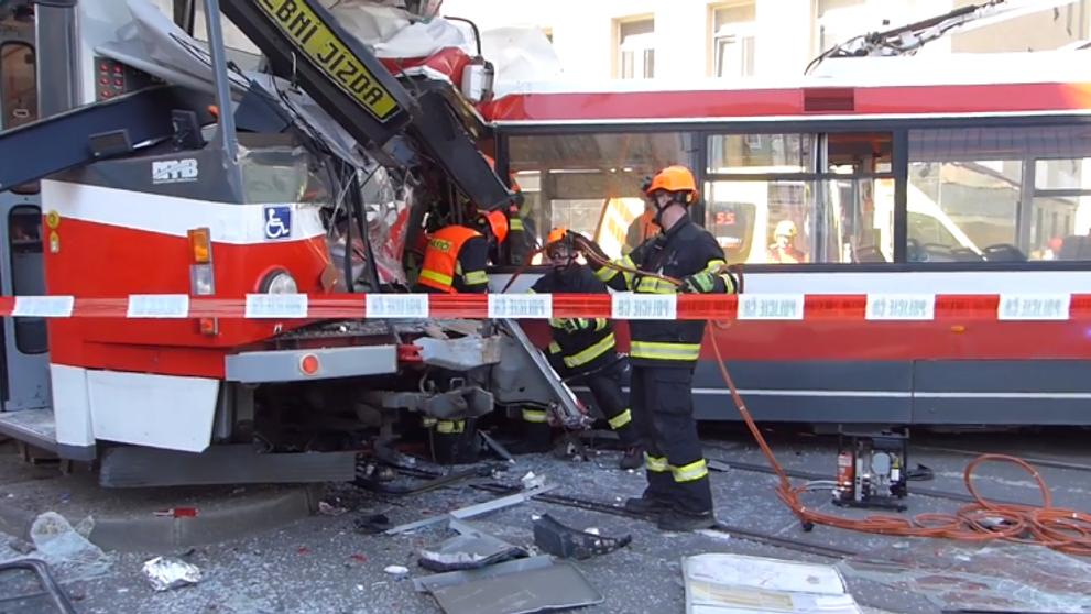 Nehoda tramvaje a trolejbusu v Brně