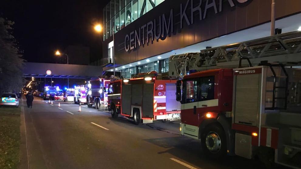 Pražskému nákupnímu centru Krakov hořela střech - 4