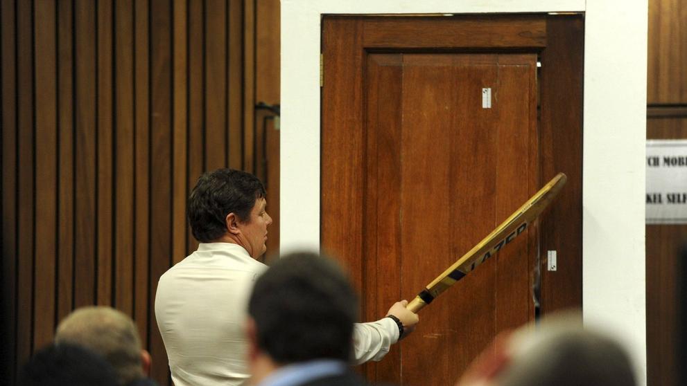 Oscar Pistorius měl nejdříve přítelkyni zbít pálkou - 2