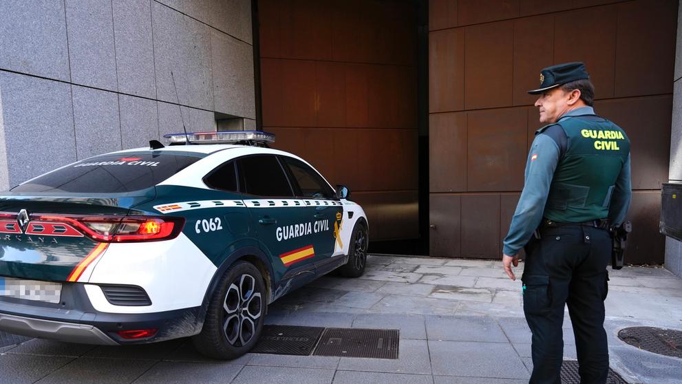 V Oviedu policie zachránila tři děti ze zanedbaného a znečištěného domu, 30. 4. 2025 (2)