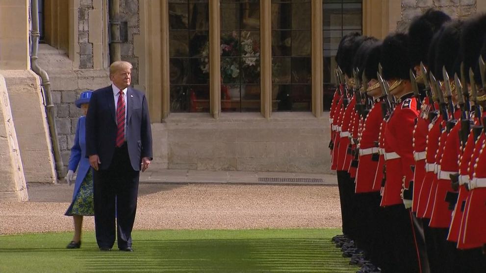 Donald Trump a královna Alžběta II. - 11