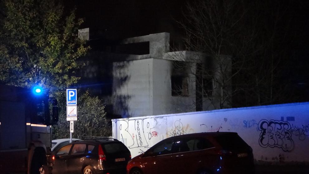 Požár hasiči zlikvidovali rychle, bezdomovci stačili utéct