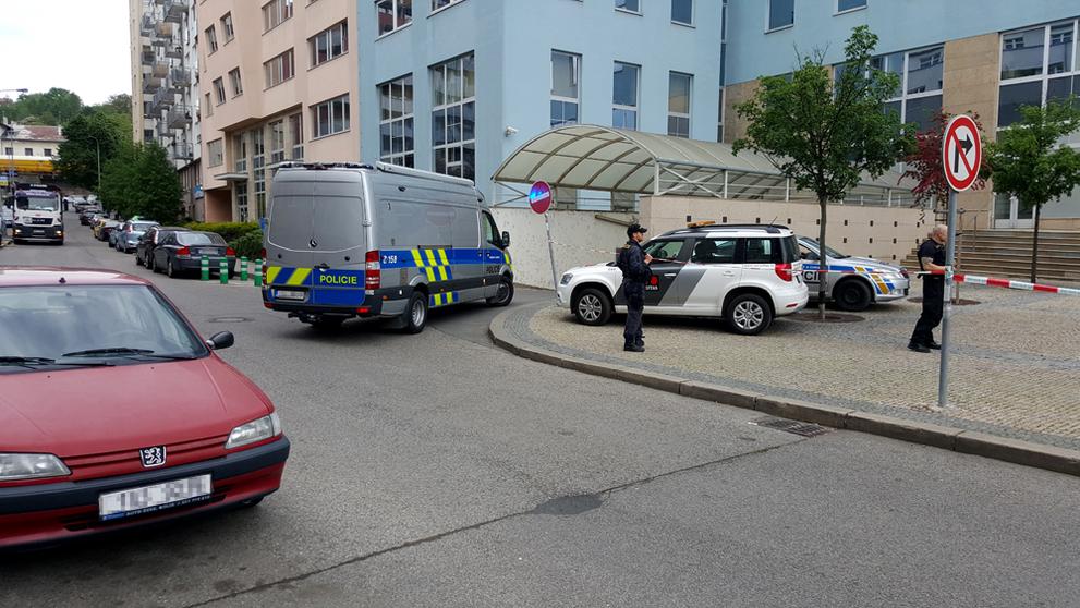 Podezřelý balíček v sídle Dopravních podniků hl. města Prahy - 2