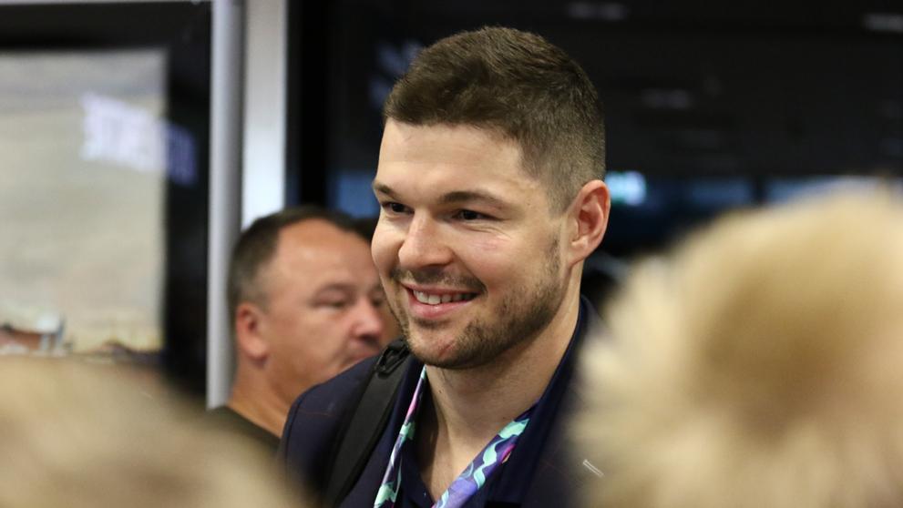 Tomáš Hertl na letišti v Praze 
