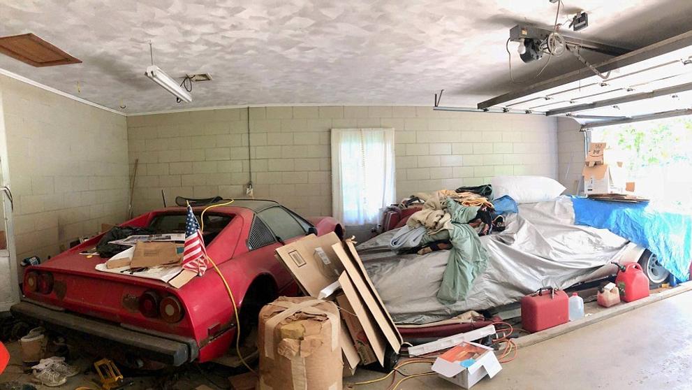 Lambo Countach a Ferrari 308 pod vrstvou hraburdí. - 11