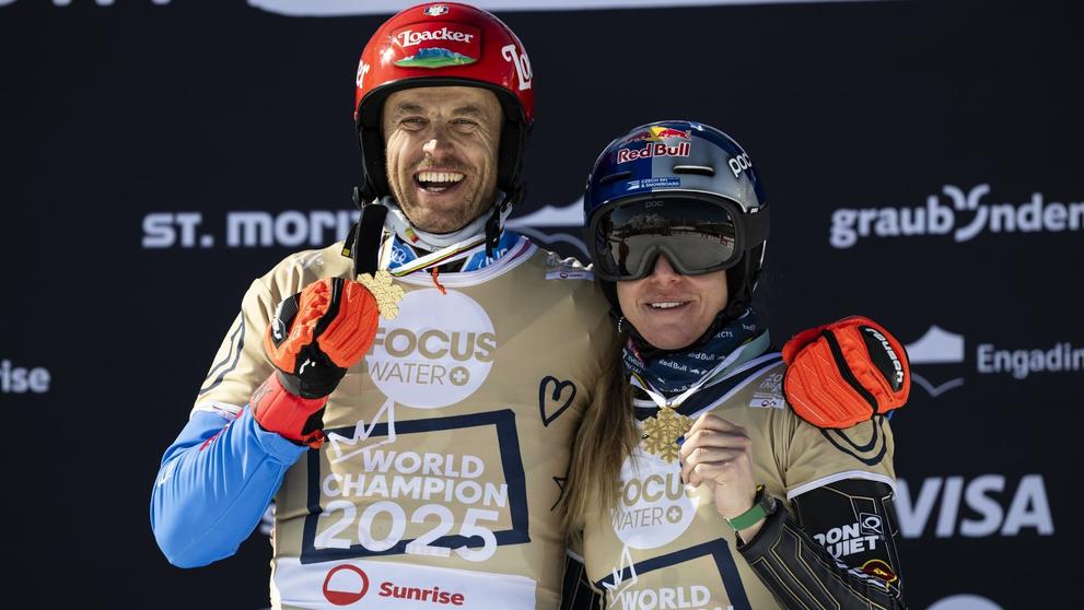 Zlatí z paralelního slalomu Roland Fischnaller a Ester Ledecká