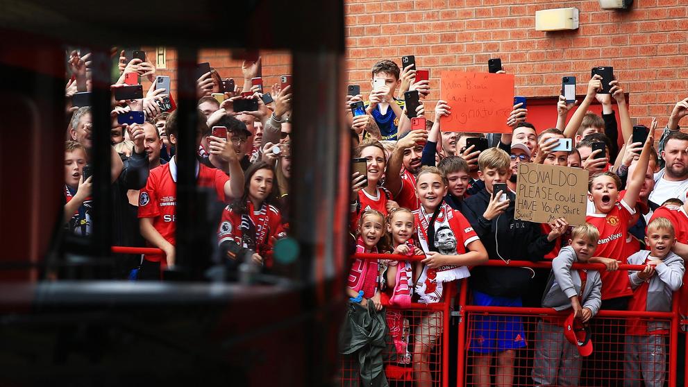 Nedočkaví fanoušci Manchesteru čekají na Ronalda