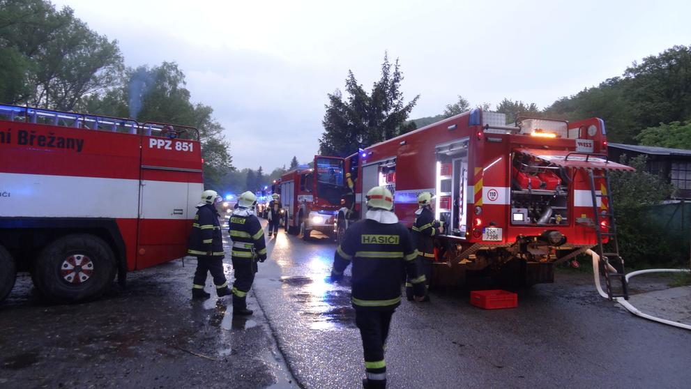 S ohněm bojovalo pět jednotek hasičů
