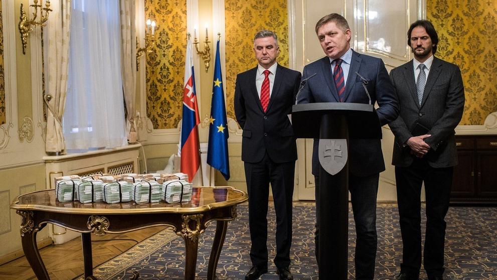 Milión Eur, které premiér Robert Fico slíbil za relevantní informáce k vyšetřování případu vraždy Jána Kuciaka - 2