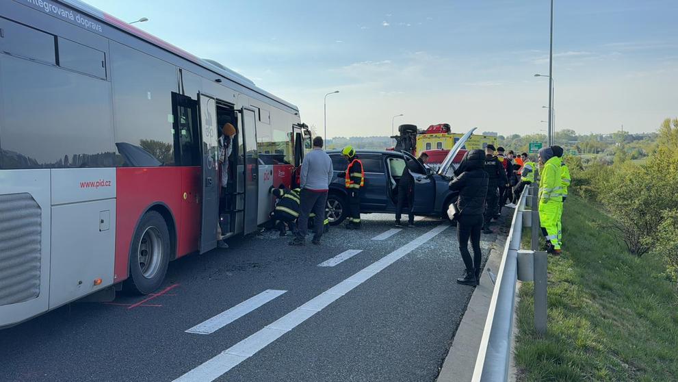 Dopravní nehoda na D6 (9)