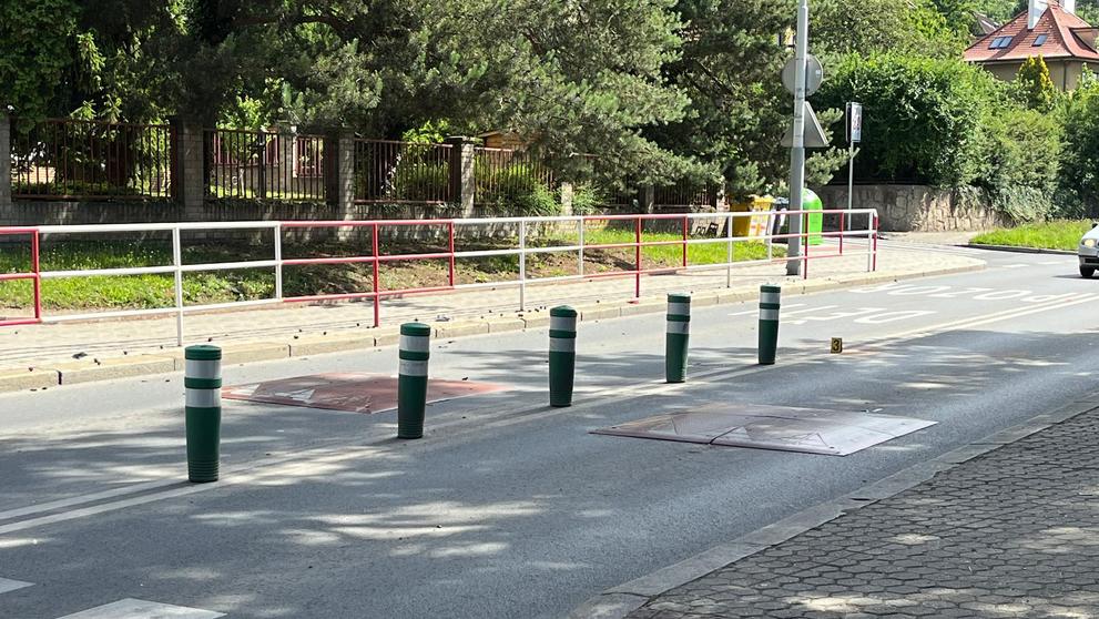 Sražení dívky motorkářem v ulici Trojská (4)