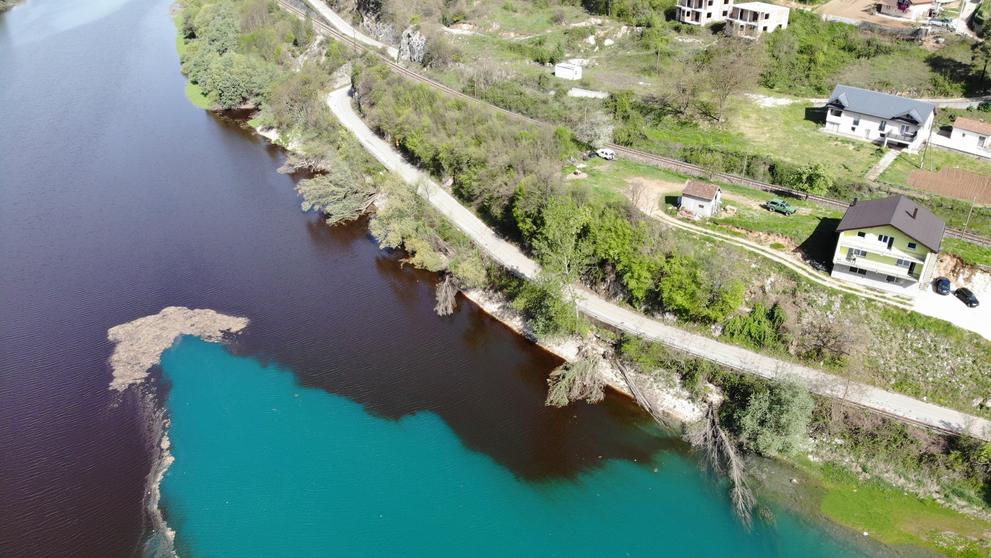 Znečištěné Jablanické jezero (8)