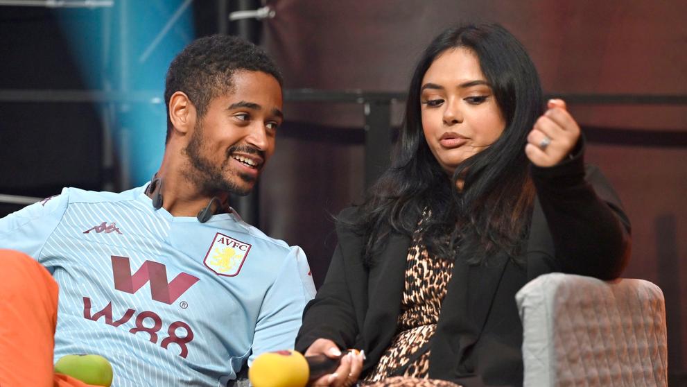 Alfred Enoch (Dean Thomas) Afshan Azadová-Kaziová (Padma Patilová) na Comic Conu v Německu, 6. 5. 2023