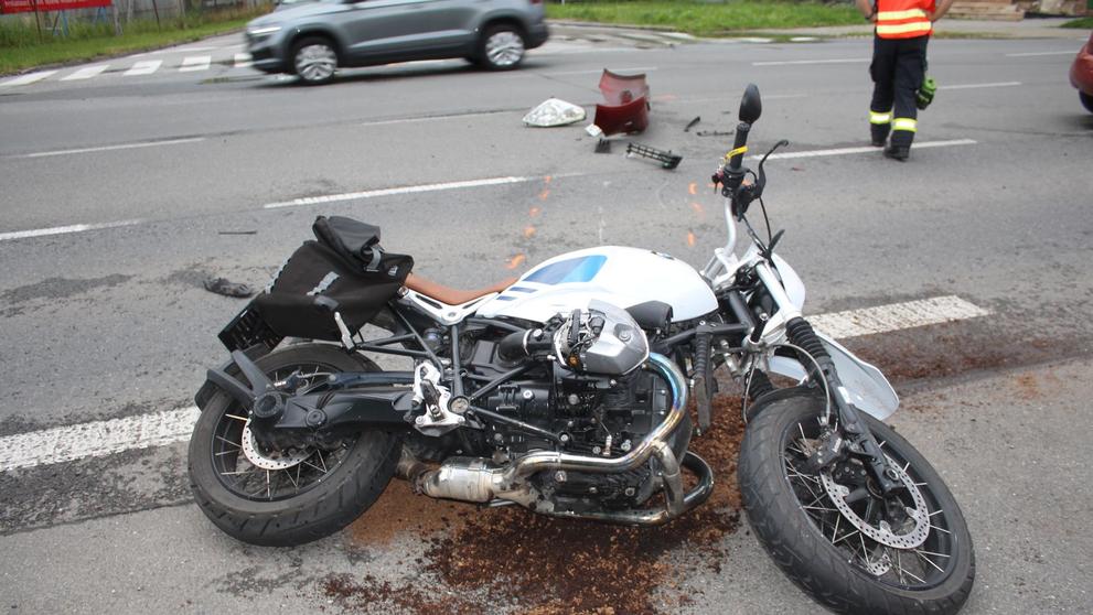 Řidička nerespektovala dopravní značku a srazila motorkáře (2)