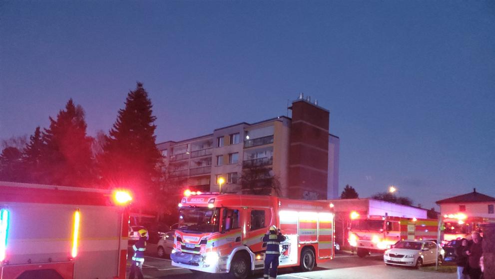 Zásah hasičů u požárů v ulici Edisonova v Praze (3)