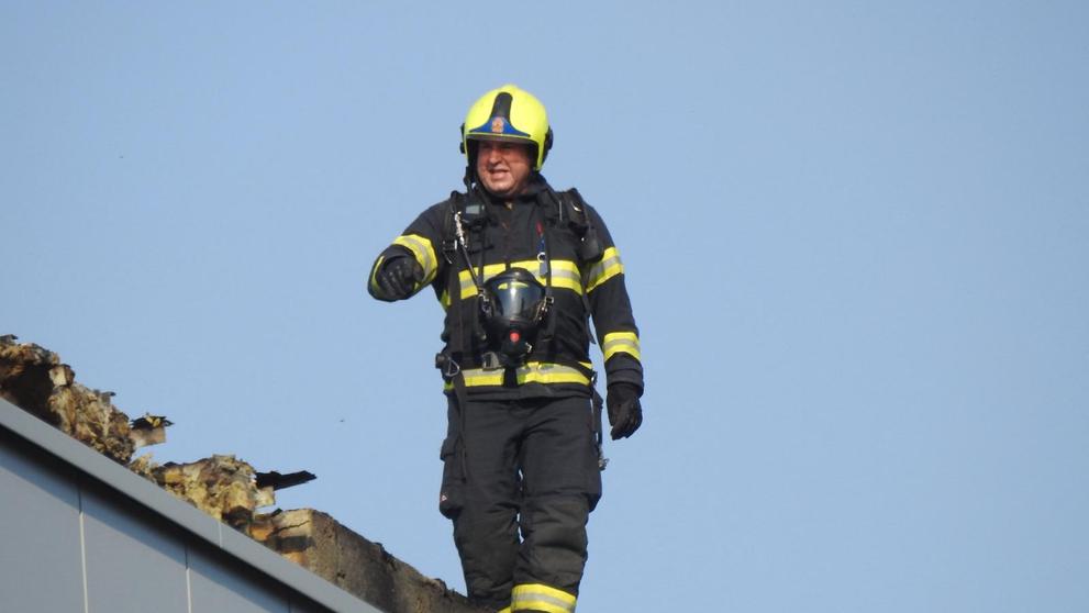 Požár střechy hotelu v Praze