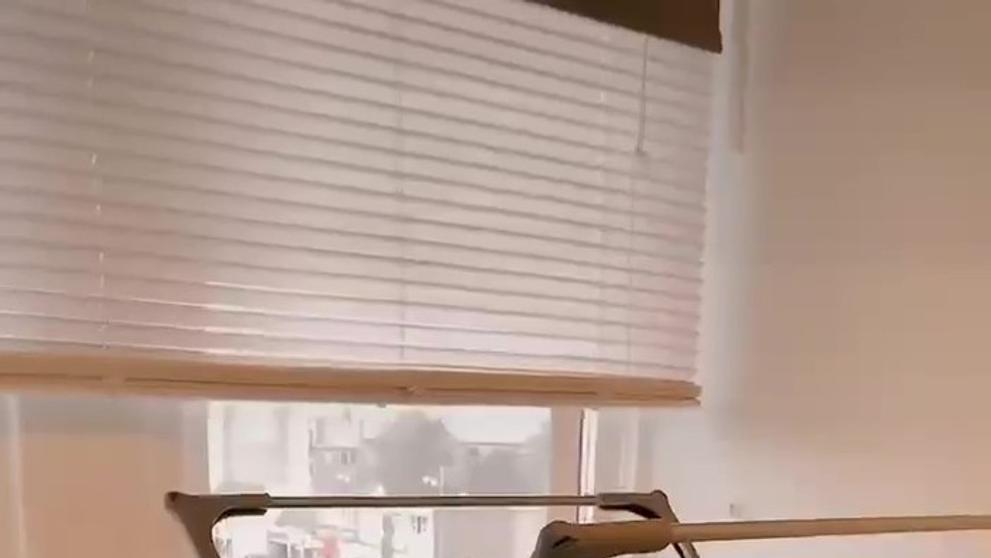 Žena sdílí jednoduchý trik, jak rychle usušit prádlo (4)