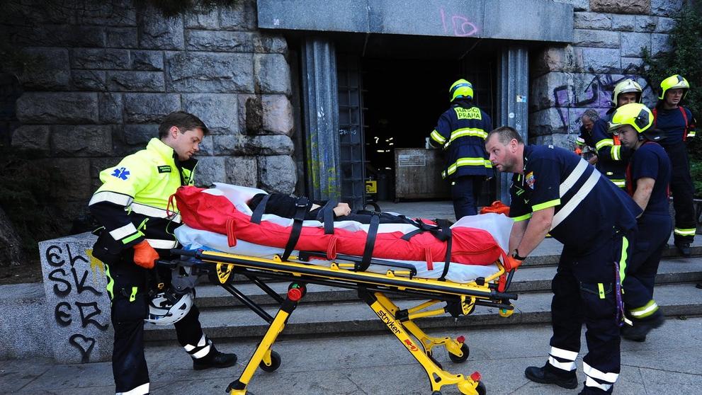 Vyprošťování dívky z šachty pod letenským kyvadlem - 10