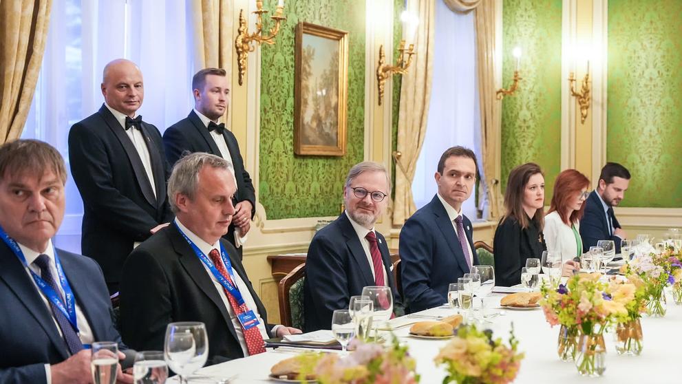 V Bratislavě začalo setkání premiérů zemí V4