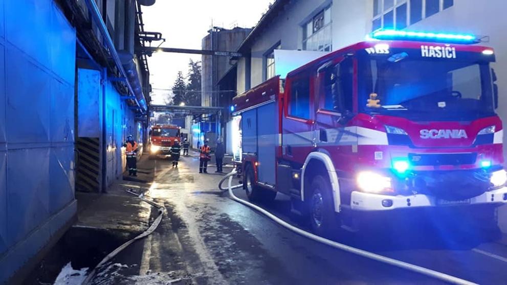 Požár zásobníku na asfalt v Bělé pod Bezdězem - 2