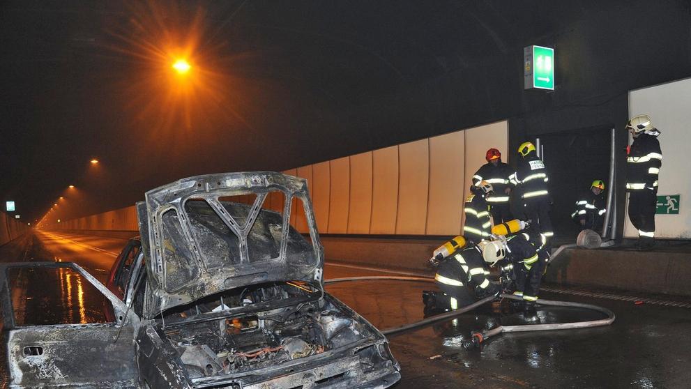 Požár automobilu ve Strahovském tunelu - 2