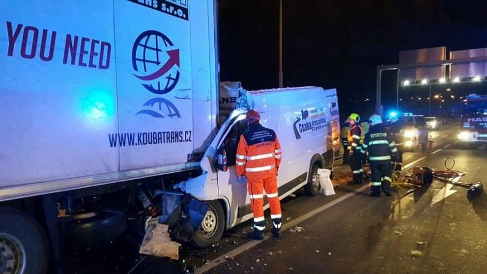 Smrtelná nehoda dodávky a kamionu v Brně - 3