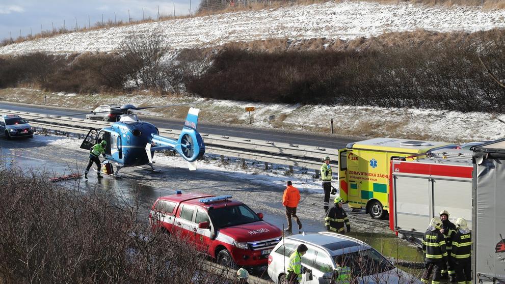 Hromadná dopravní nehoda na dálnici D5 (4)