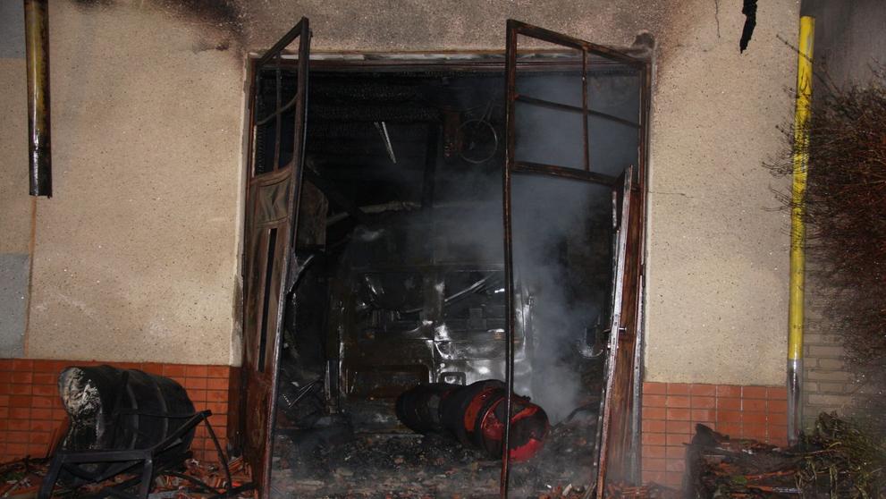 Požár dvou rodinných domů ve Velkém Ořechově na Zlínsku - 13