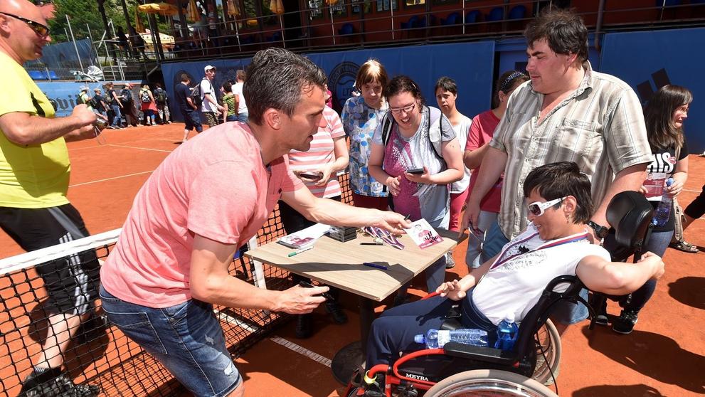 David Lafata, Klára Koukalová a Petr Suchoň zavítali za handicapovanými dětmi - 2