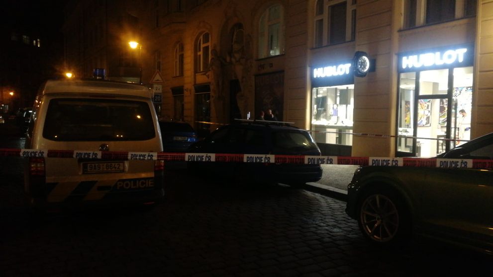 Lupiči přepadli prodejnu s luxusními hodinkami