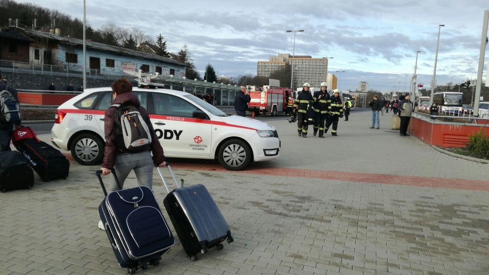 Nejdelší autobus v ČR se srazil s nákladním autem - 4