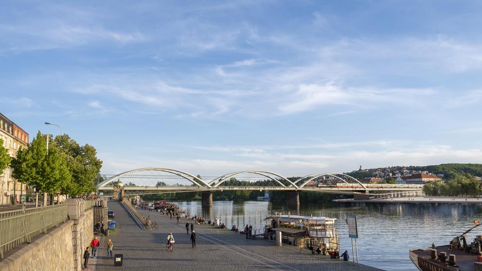 Nový železniční most přes Vltavu