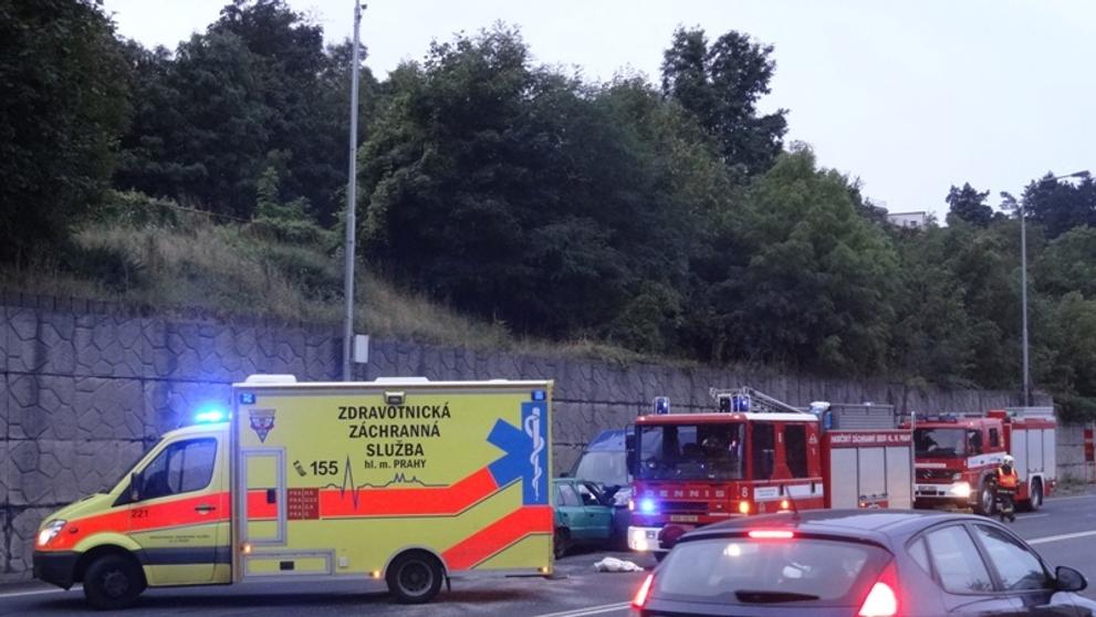 Řidič felicie vjel na pražském Barrandově do protisměru - 1