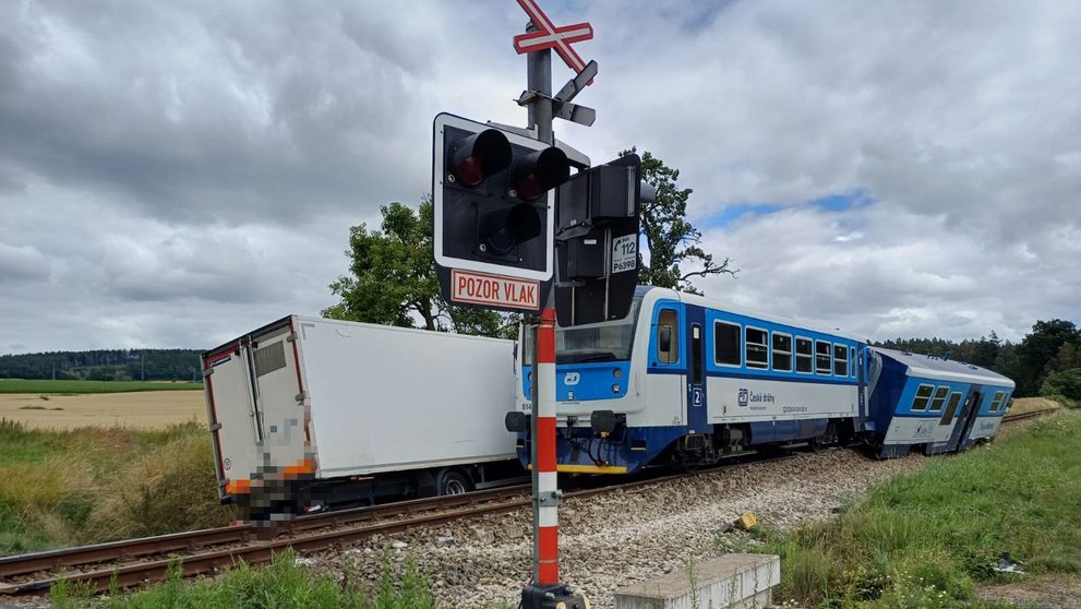 Srážka vlaku s nákladním vozem