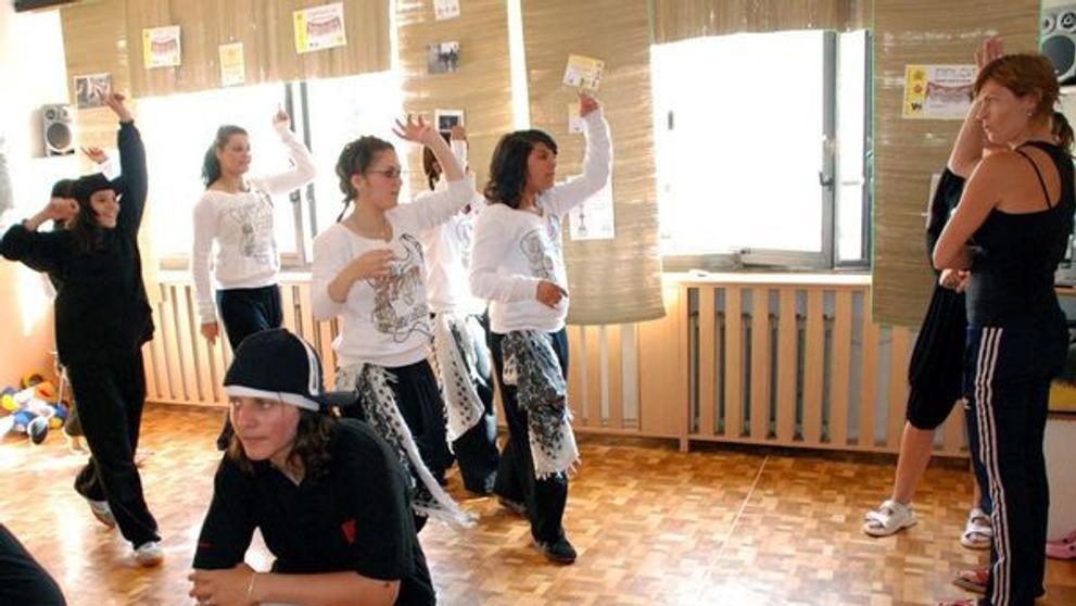 Hana Kynychová cvičí s dětmi z dětských domovů