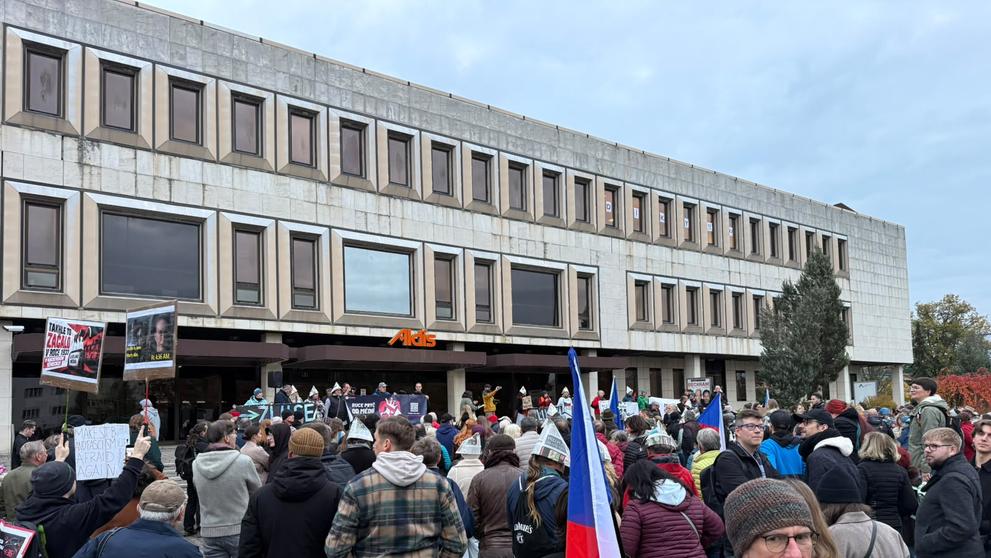 Shromáždění na podporu České televize a Českého rozhlasu v Hradci Králové