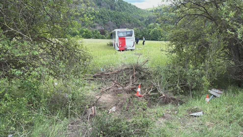 Nehoda autobusu u obce Borotice na Příbramsku