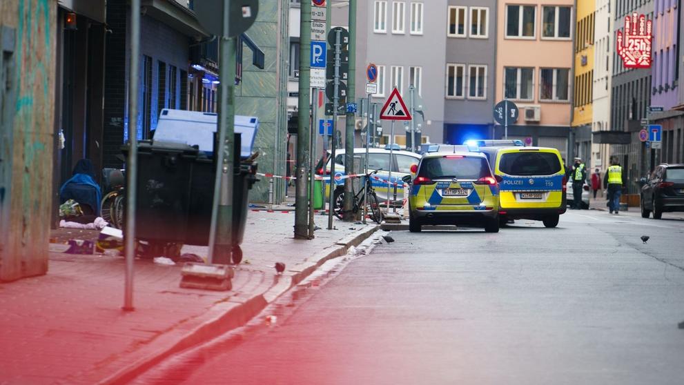 Útočník ve Frankfurtu pobodal na ulici několik lidí - 4