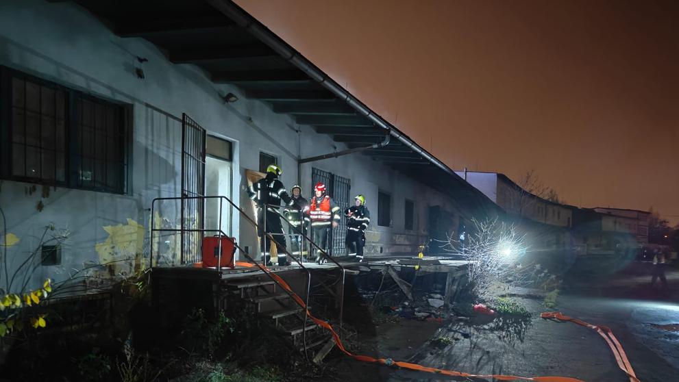 Požár v areálu Nákladového nádraží Žižkov