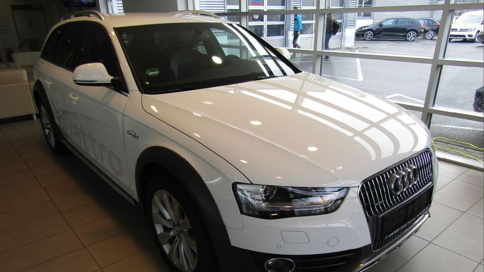 Krádež luxusních vozů z autosalonu v Domažlicích - 3