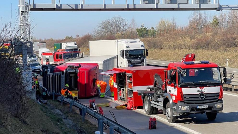 Nehoda kamionu zablokovala Pražský okruh (1)