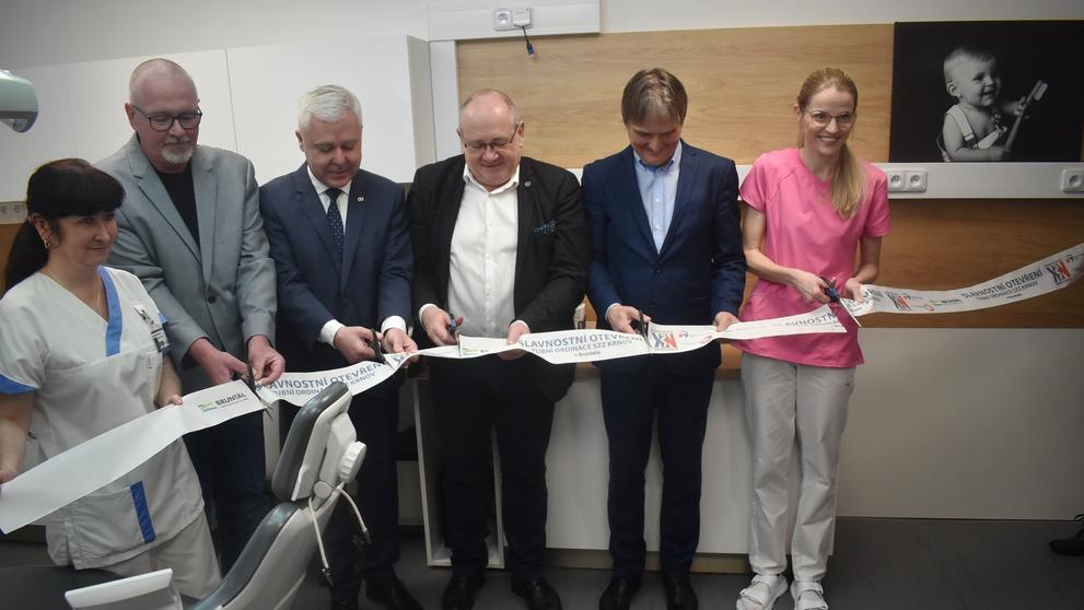 Krnovská nemocnice otevřela novou zubní ordinaci v Bruntále (2)