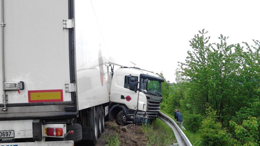 Dopravní nehoda - hlavní tah na Mladou Boleslav - 2