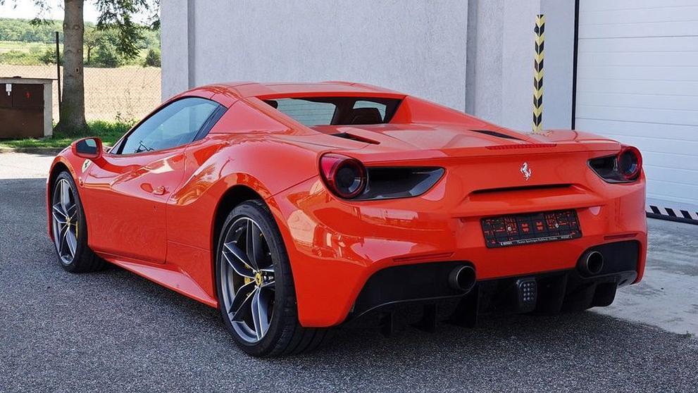 Ferrari GTC4Lusso a Ferrari 488 Spider